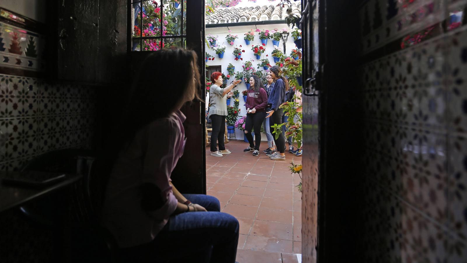 En imágenes, una ruta por los patios de Santiago y San Pedro