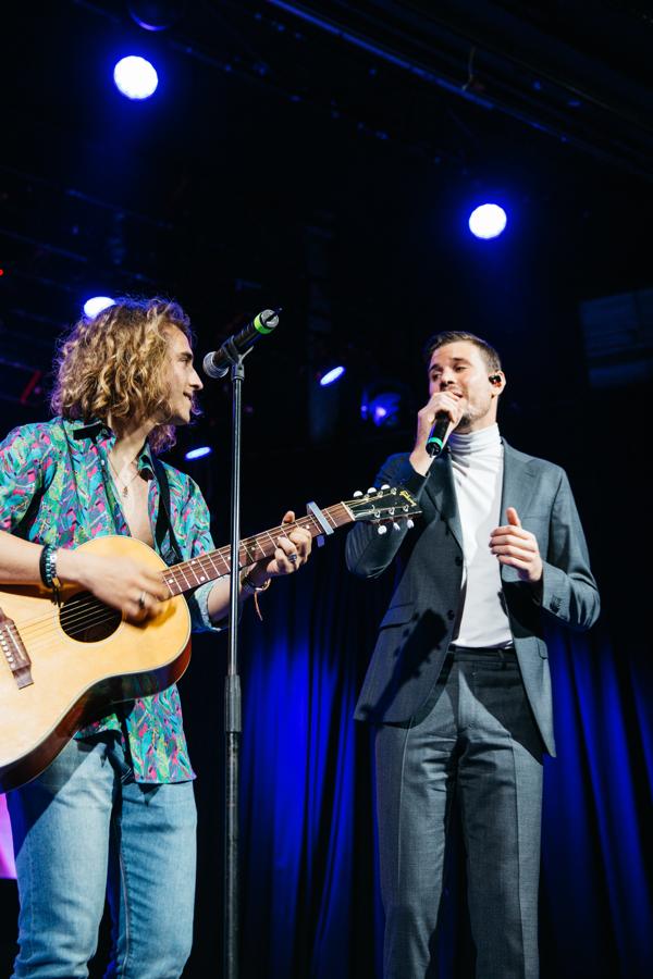 Manel Navarro y Robin Bengtsson. 