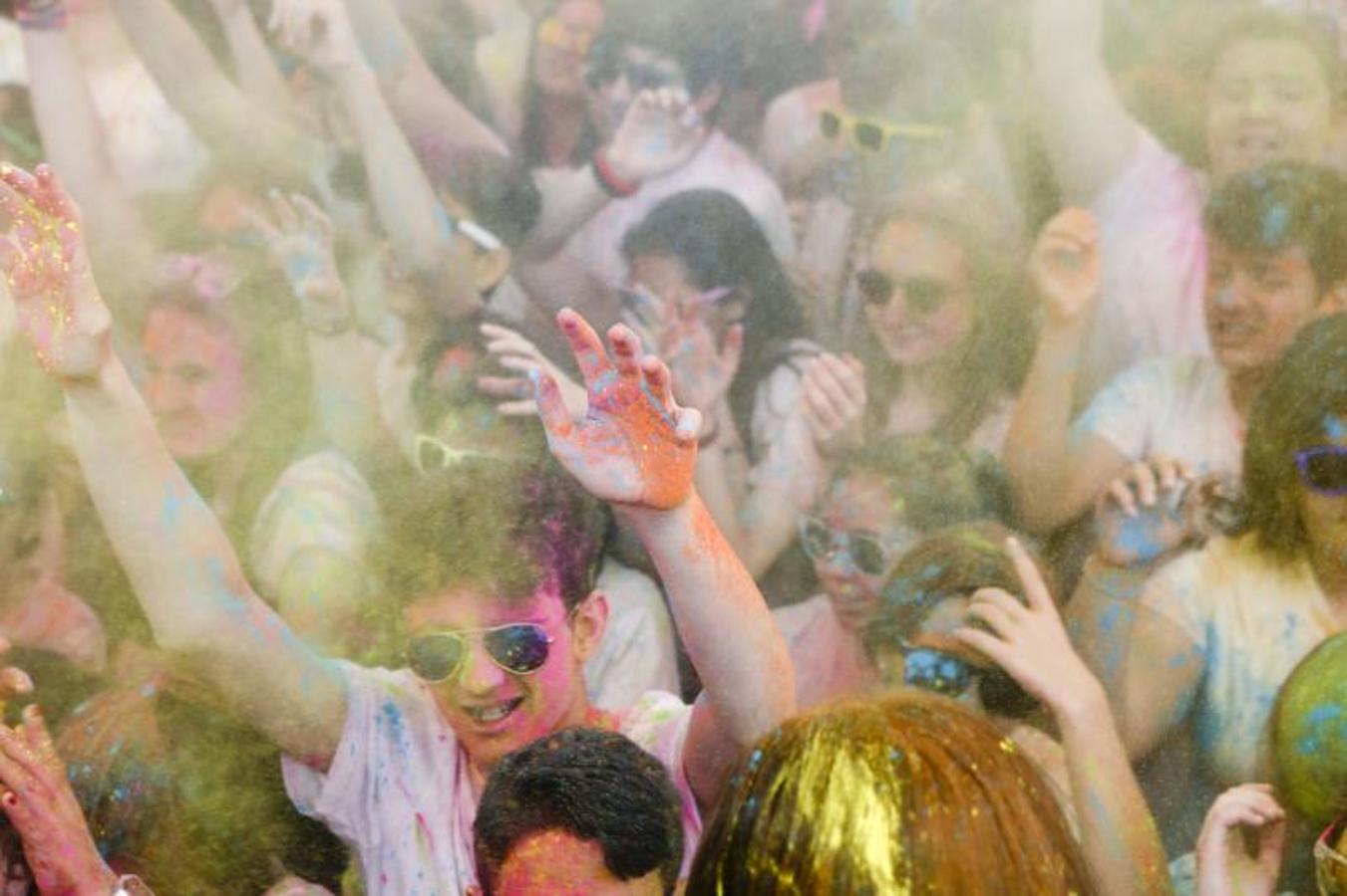 Las mejores imágenes de la carrera de colores (Holi run) de las Escuelas Católicas de Cádiz