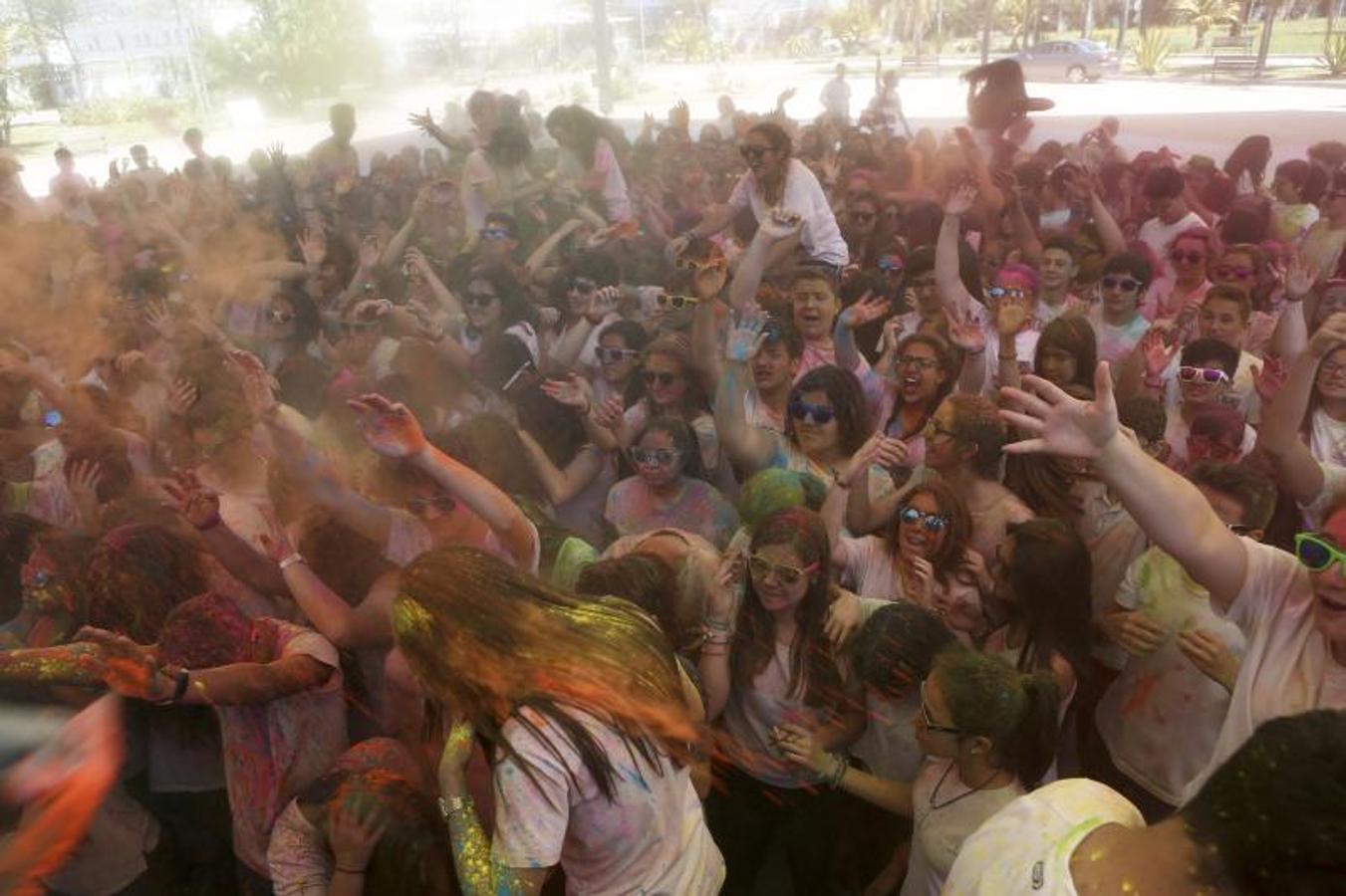 Las mejores imágenes de la carrera de colores (Holi run) de las Escuelas Católicas de Cádiz