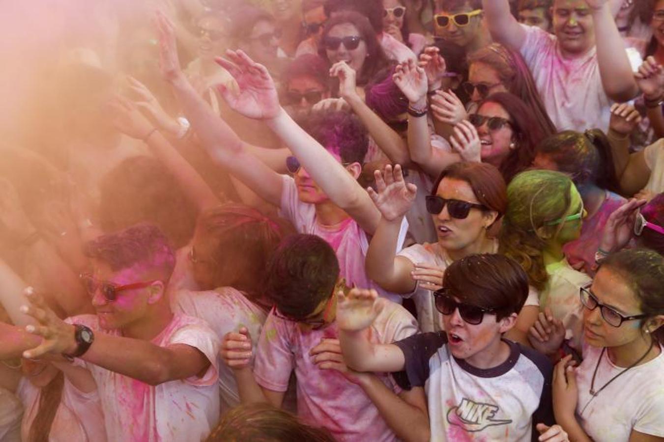 Las mejores imágenes de la carrera de colores (Holi run) de las Escuelas Católicas de Cádiz