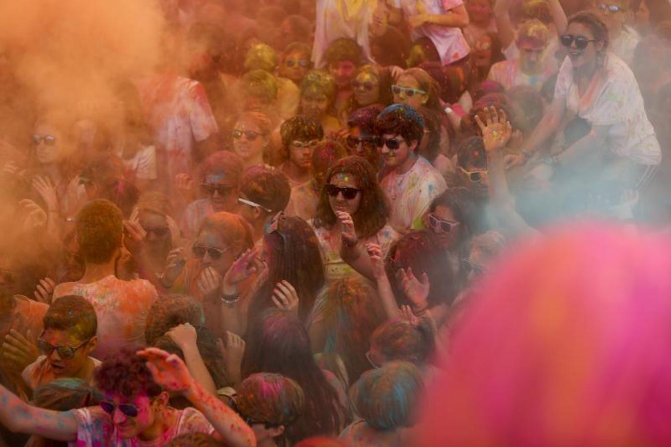 Las mejores imágenes de la carrera de colores (Holi run) de las Escuelas Católicas de Cádiz