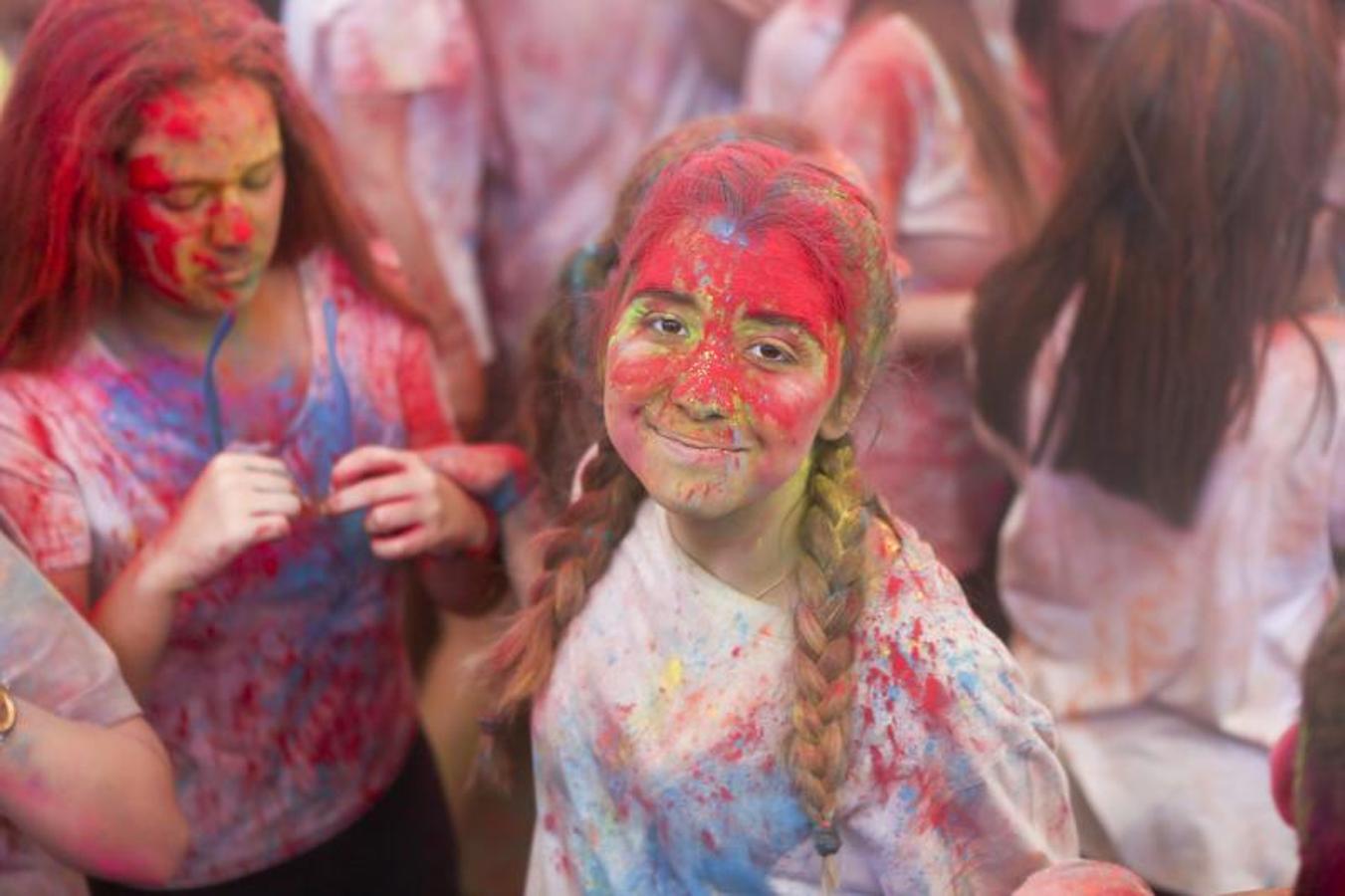 Las mejores imágenes de la carrera de colores (Holi run) de las Escuelas Católicas de Cádiz