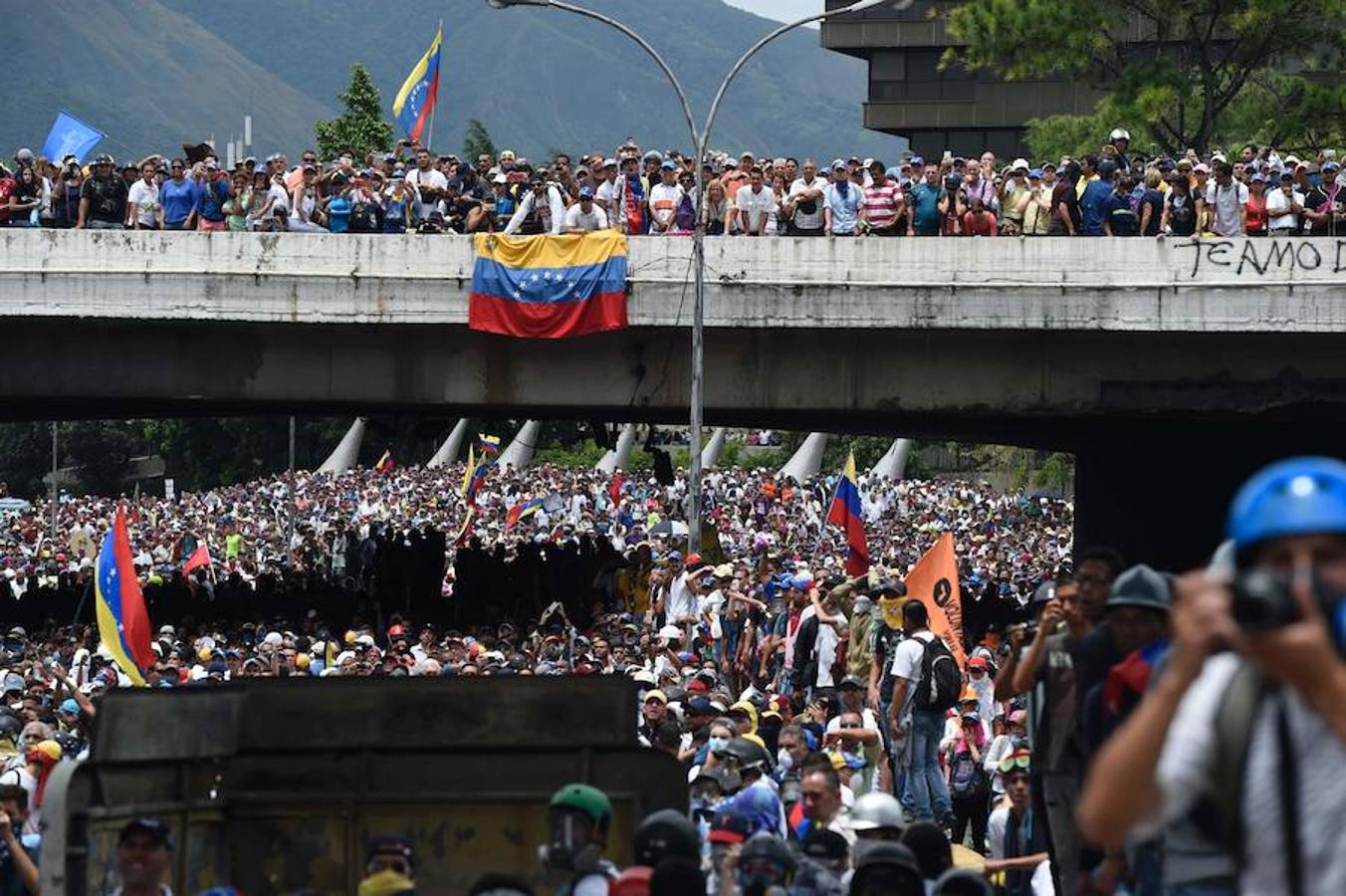 Protestas contra Maduro. La marcha de la oposición se opone al proceso constitucional de la nueva Asamblea