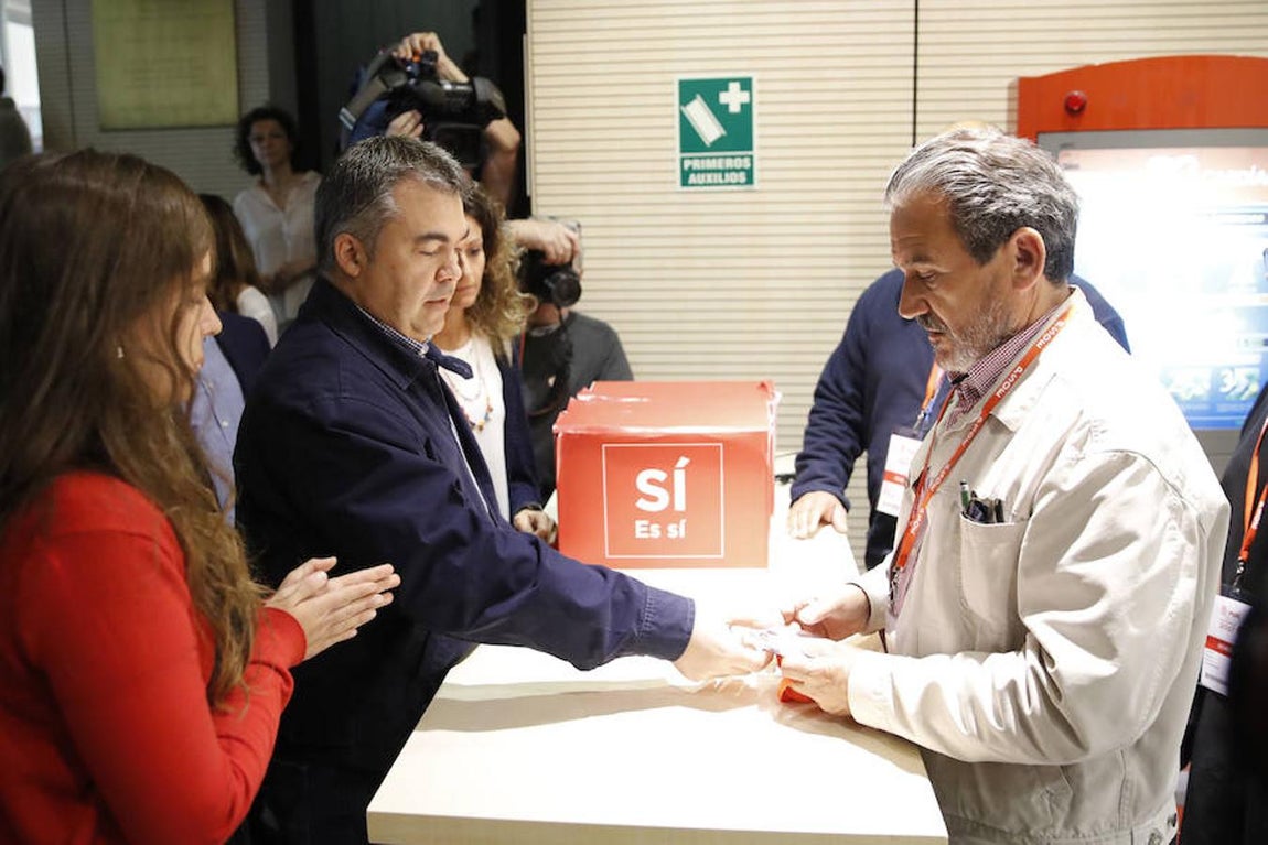 El equipo de Pedro Sánchez ha presentado 57.369 avales. 