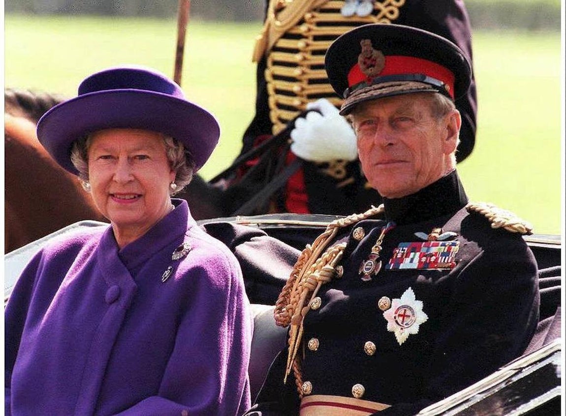 Palacio ha explicado que desde ahora y hasta agosto el Duque de Edimburgo cumplirá con la agenda de actos contraída previamente, pero que no aceptará nuevas invitaciones. No se descarta sin embargo que pueda seguir participando en algún acto puntual. 