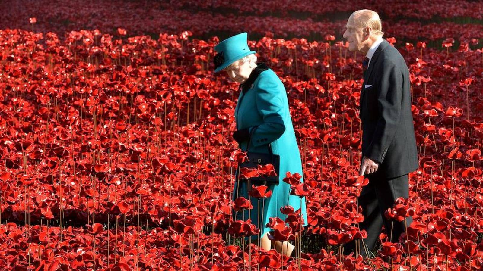 «El duque de Edimburgo ha decidido que no seguirá participando en compromisos públicos a partir del otoño de este año. Para tomar esta decisión cuenta con el pleno apoyo de la reina», ha informado la Casa Real