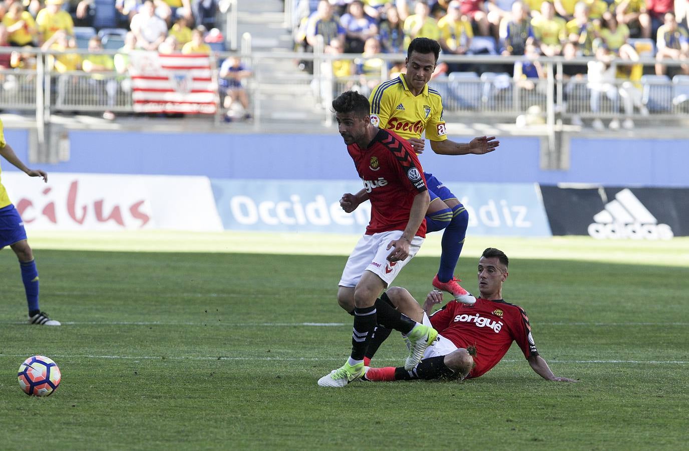 El Cádiz CF-Nàstic, en imágenes