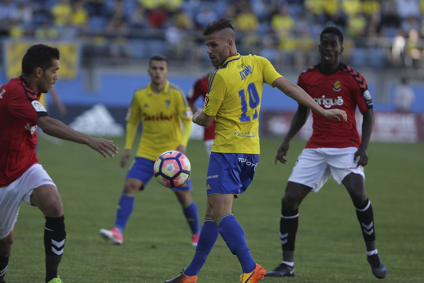 El Cádiz CF-Nàstic, en imágenes