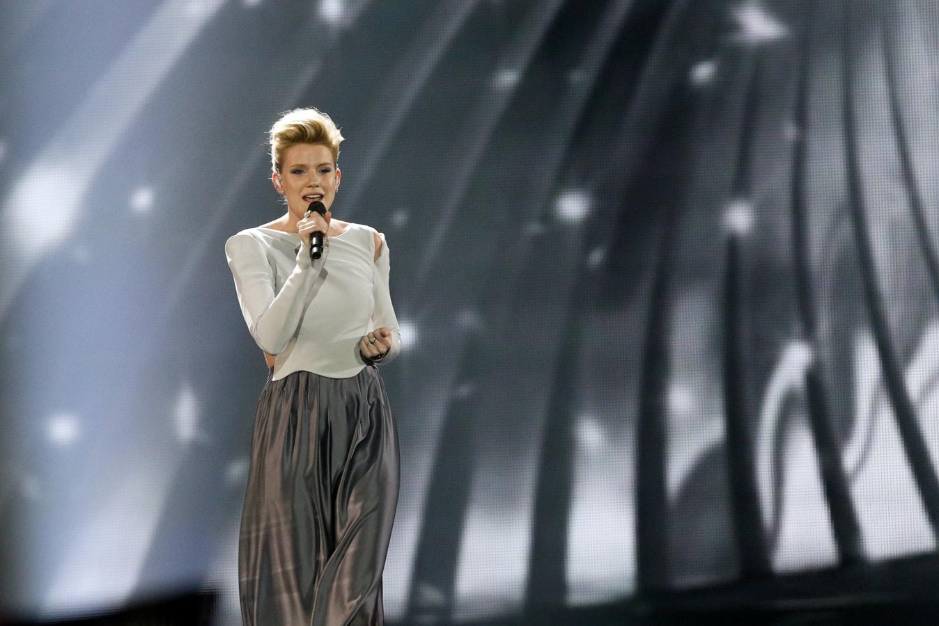 Actuación «titánica». Levina, representante de Alemania, cantó «Perfect Life», una canción con cierto parecido a «Titanium» de David Guetta