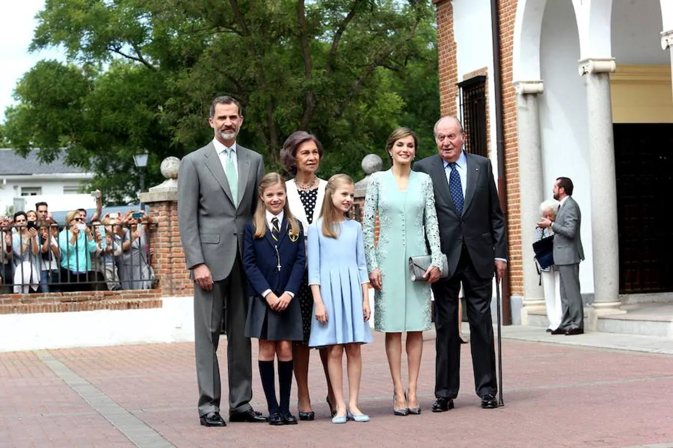 Don Felipe, la Infanta Sofía, Doña Sofía, la Princesa Leonor, Doña Letizia y Don Juan Carlos 