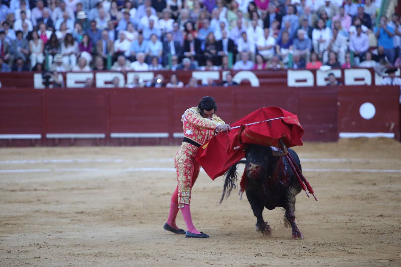 La terna de Manzanares, Padilla y Morante sale a hombros en la Feria