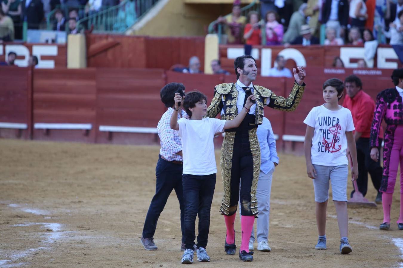 La terna de Manzanares, Padilla y Morante sale a hombros en la Feria