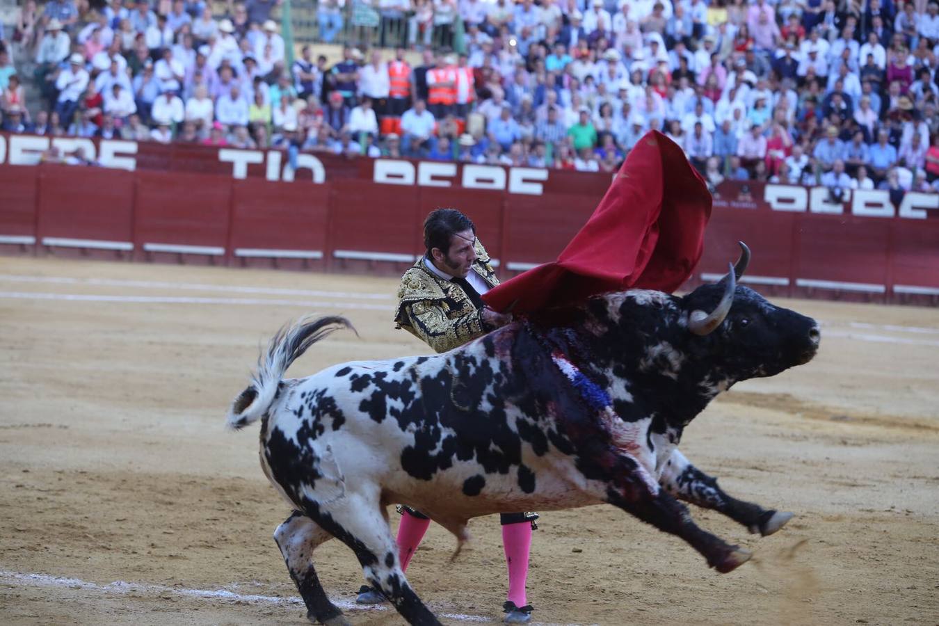 La terna de Manzanares, Padilla y Morante sale a hombros en la Feria