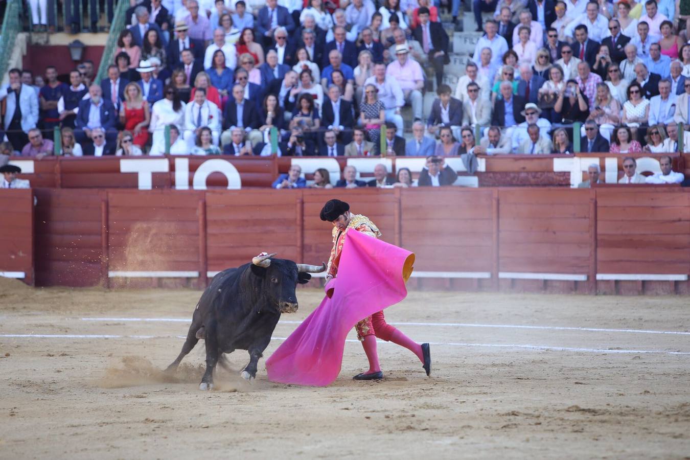 La terna de Manzanares, Padilla y Morante sale a hombros en la Feria