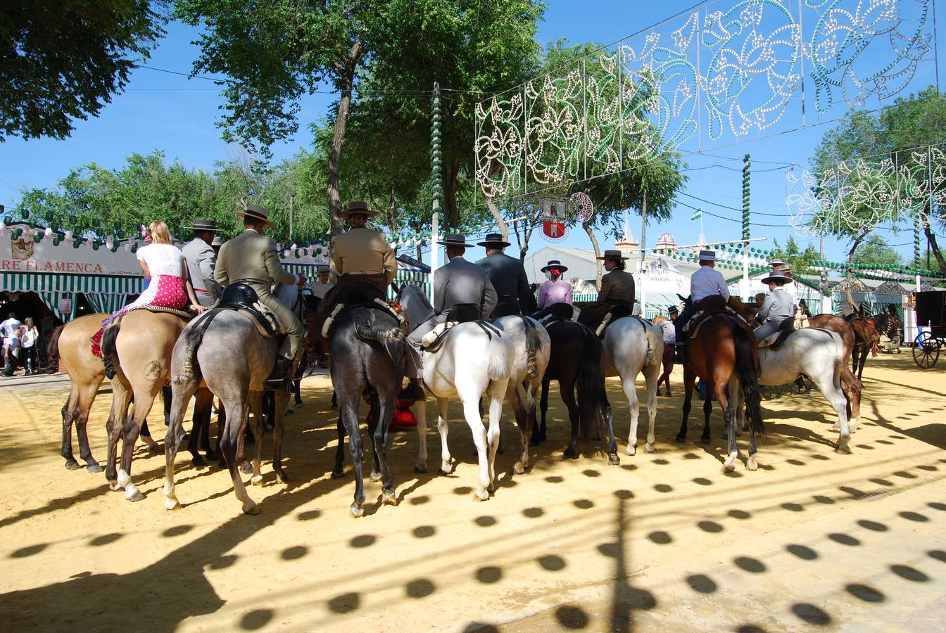 Sábado de volantes y mucho calor en la Feria de Dos Hermanas