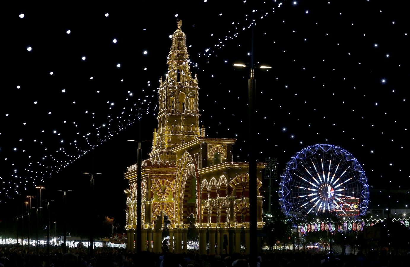 El alumbrado y la primera noche de Feria, en imágenes