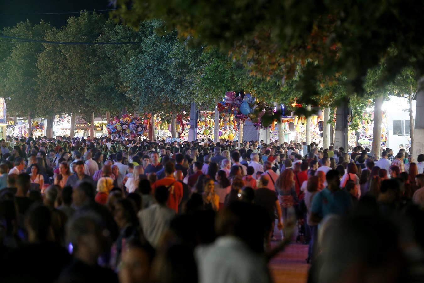 El alumbrado y la primera noche de Feria, en imágenes