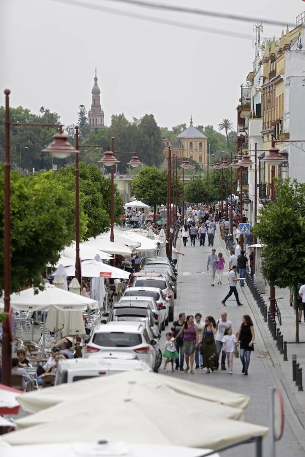 Una calle Betis llena de actividades y vacía de tráfico