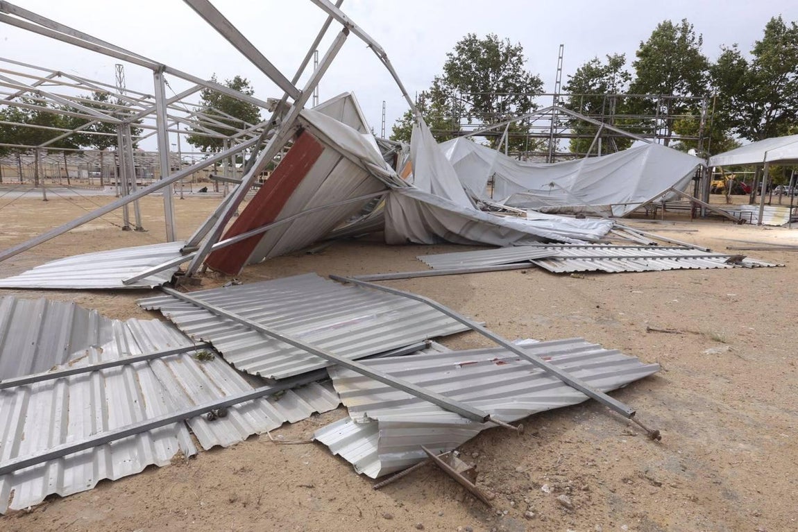 El montaje de la feria de Puerto Real sufre grandes desperfectos. 