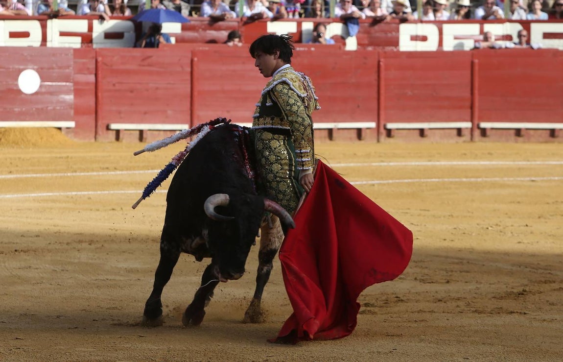 Talavante y Roca Rey salen a hombros en el broche taurino de la Feria de Jerez