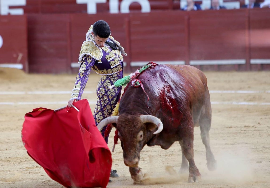 Talavante y Roca Rey salen a hombros en el broche taurino de la Feria de Jerez