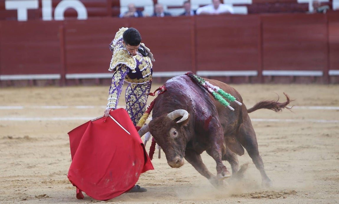 Talavante y Roca Rey salen a hombros en el broche taurino de la Feria de Jerez