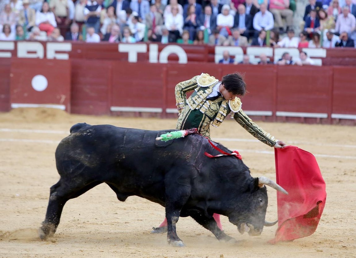 Talavante y Roca Rey salen a hombros en el broche taurino de la Feria de Jerez