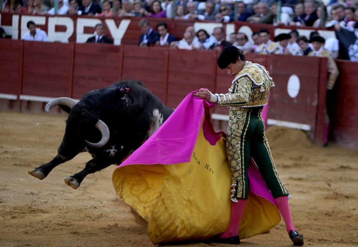 Talavante y Roca Rey salen a hombros en el broche taurino de la Feria de Jerez