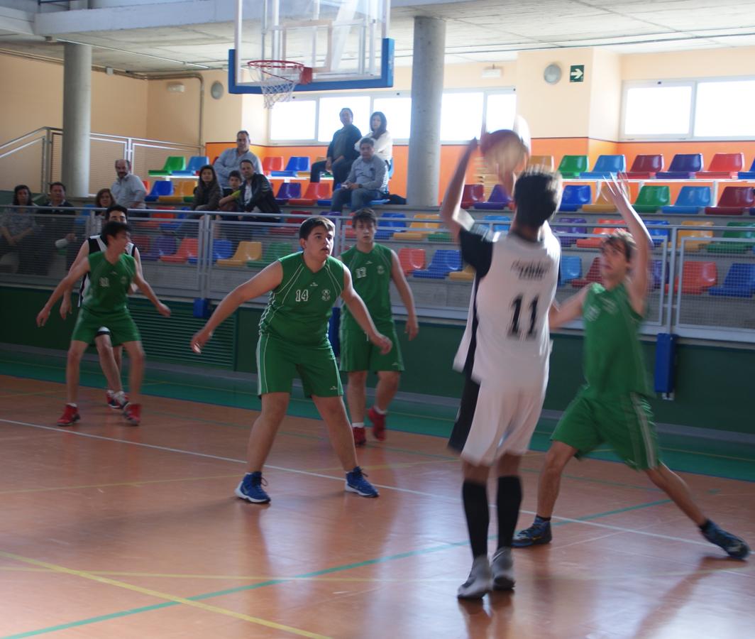 En imágenes: Los dos últimos partidos de la liga de baloncesto; Claret A vs El Prado y Safa vs Santa María del Yermo