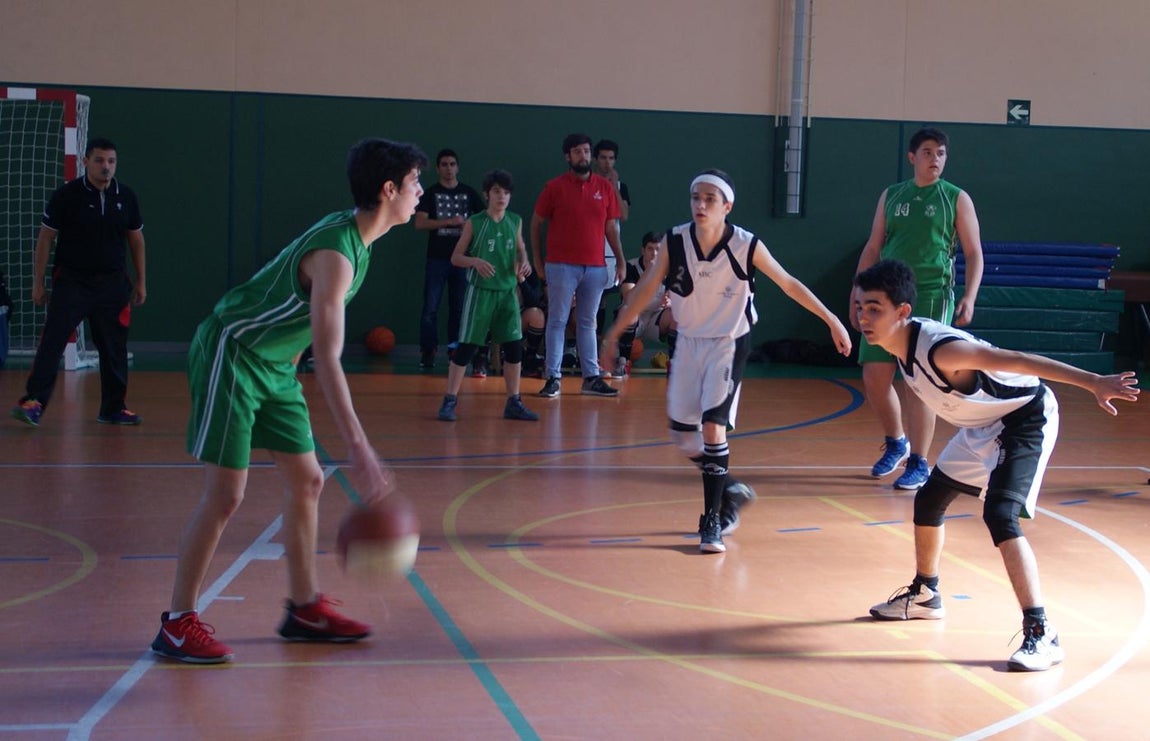 En imágenes: Los dos últimos partidos de la liga de baloncesto; Claret A vs El Prado y Safa vs Santa María del Yermo