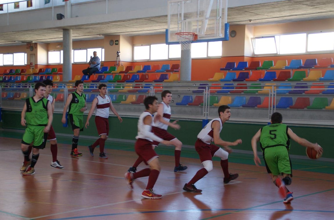 En imágenes: Los dos últimos partidos de la liga de baloncesto; Claret A vs El Prado y Safa vs Santa María del Yermo