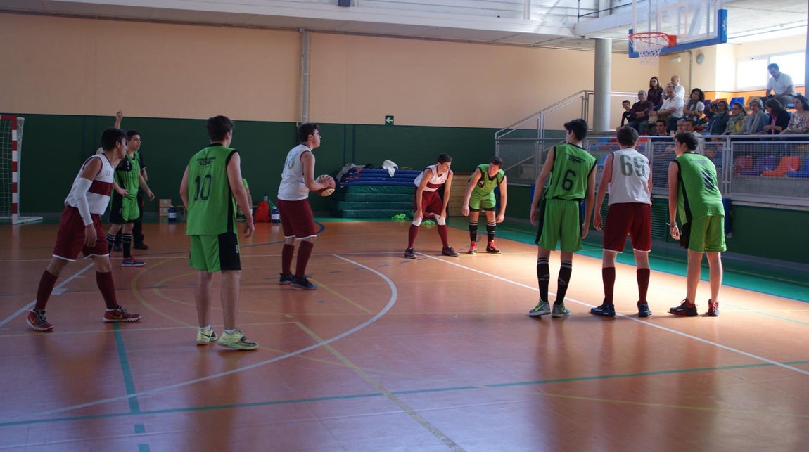 En imágenes: Los dos últimos partidos de la liga de baloncesto; Claret A vs El Prado y Safa vs Santa María del Yermo