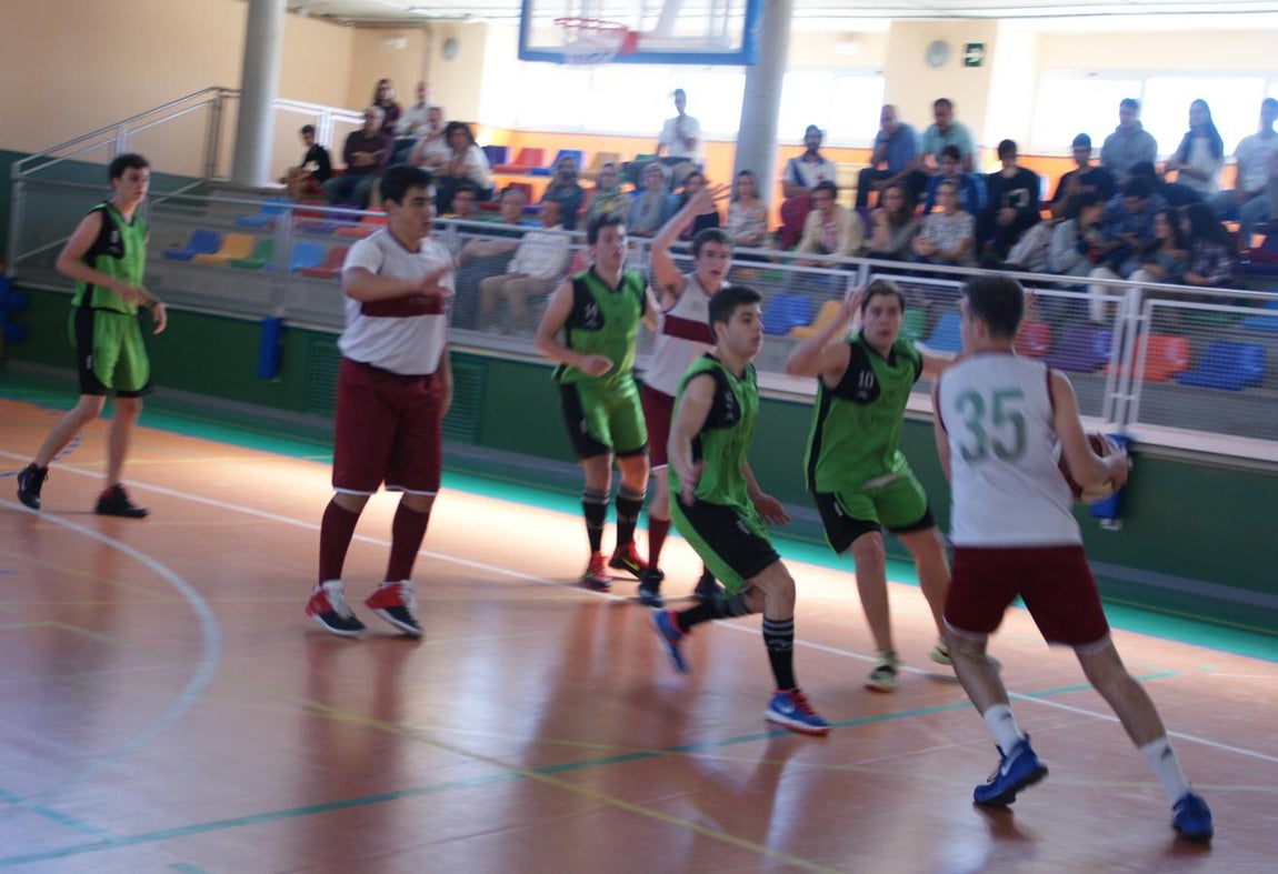 En imágenes: Los dos últimos partidos de la liga de baloncesto; Claret A vs El Prado y Safa vs Santa María del Yermo