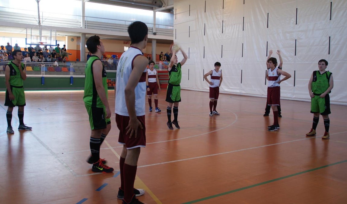 En imágenes: Los dos últimos partidos de la liga de baloncesto; Claret A vs El Prado y Safa vs Santa María del Yermo