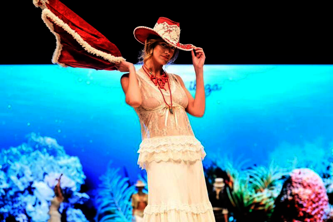 Juego de transparencias y color de Linnea Ibiza. 