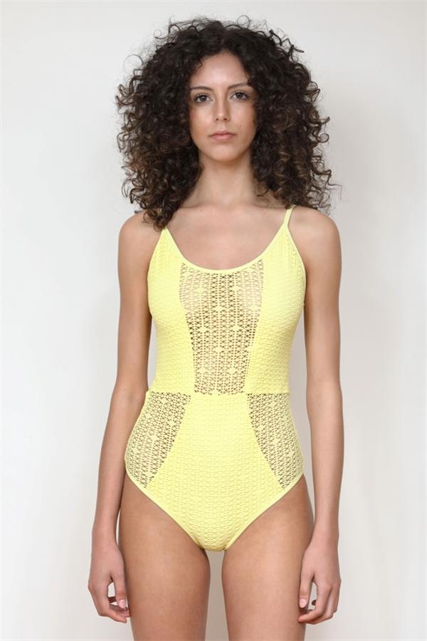 Bañador calado con transparencias en color amarillo (142€)