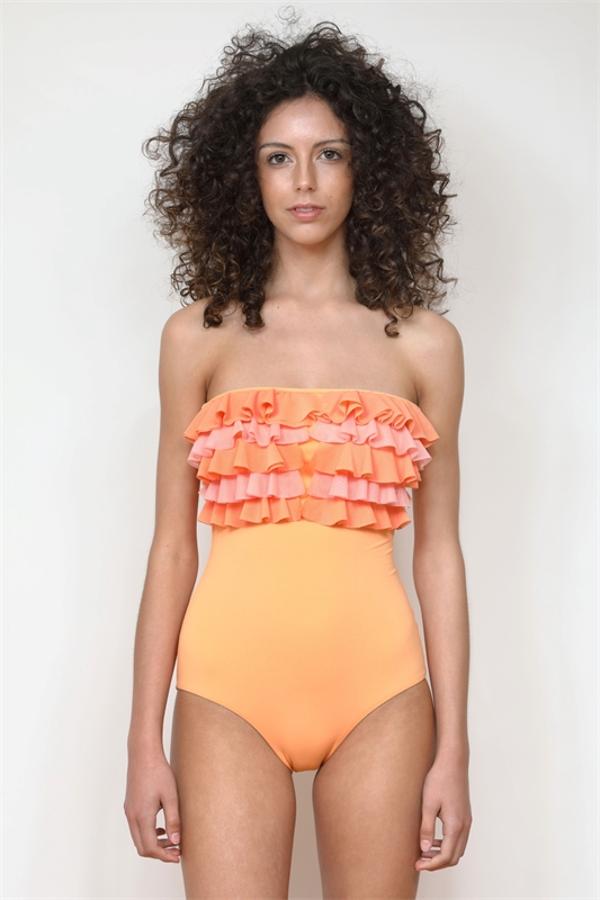 Bañador palabra de honor con volantes (142€)
