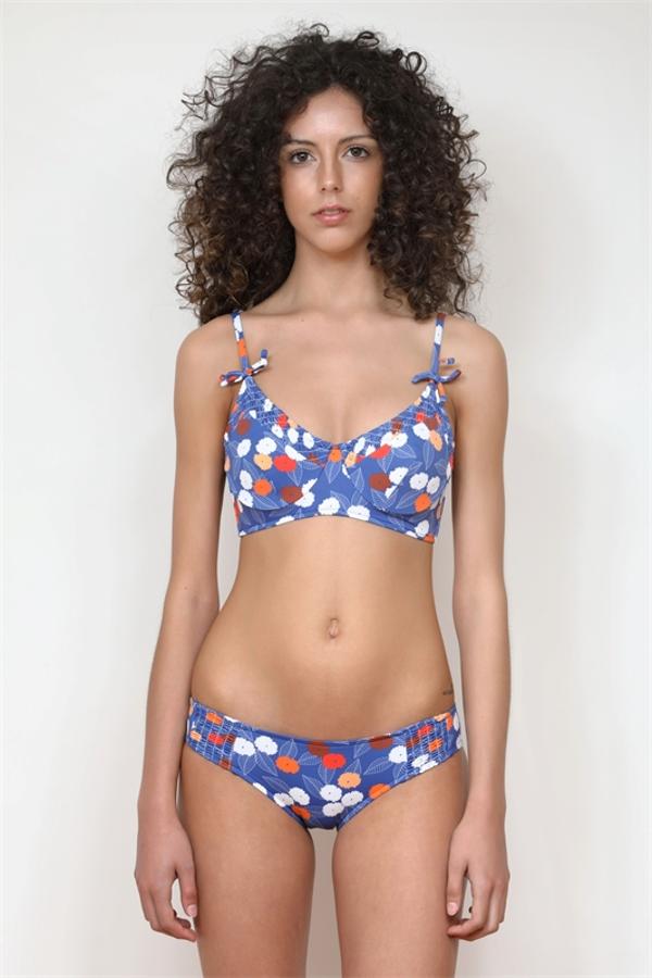 Bikini con estampado floral con aros (142€)