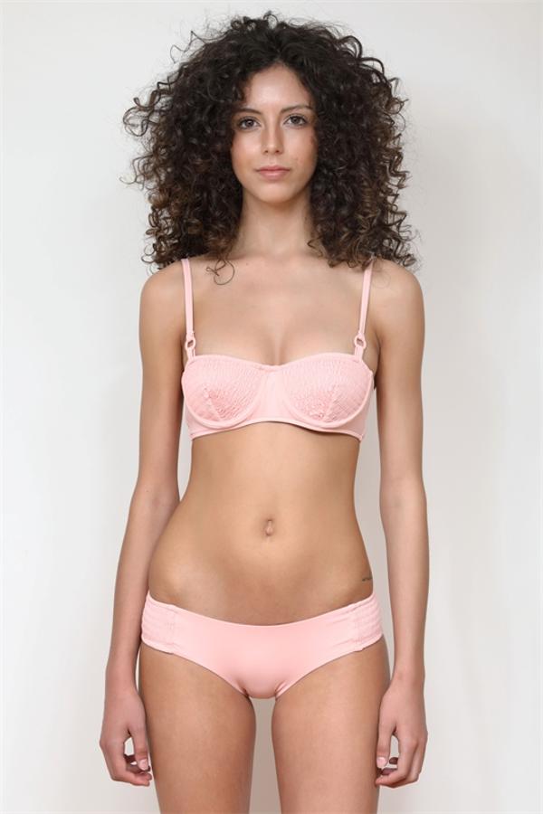 Bikini rosa con aro (136€)
