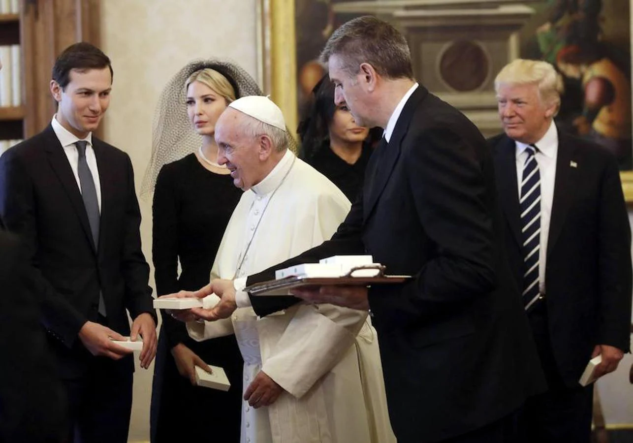 La familia Trump asiste a la audiencia privada del presidente con el Papa. 