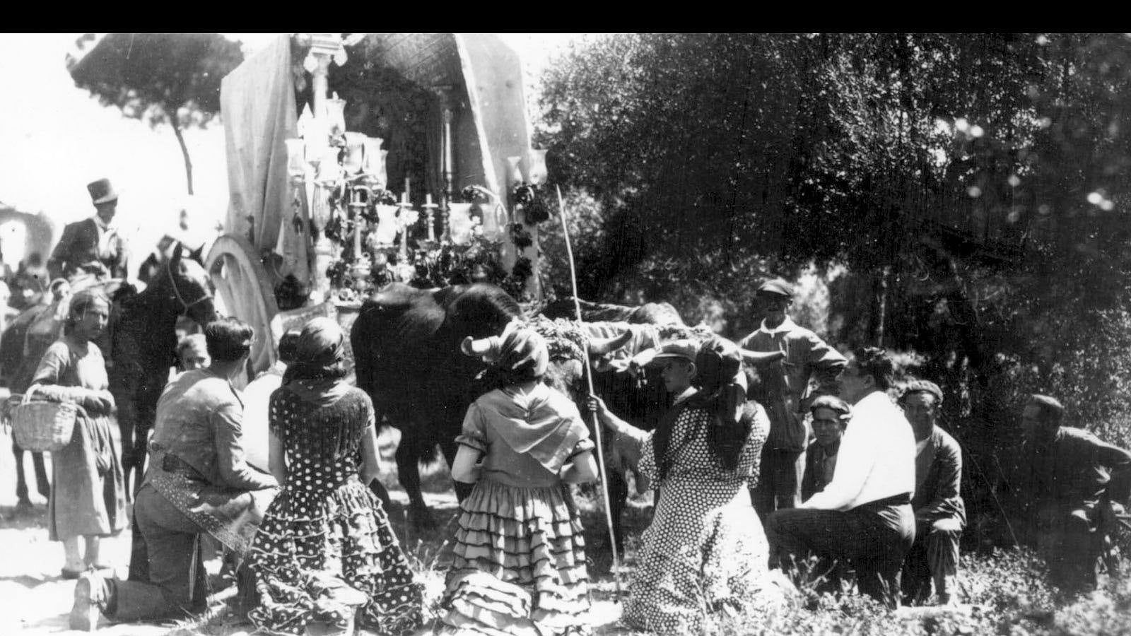 Foto: Ángel Gómez Gelan. Dos aspectos de la romería del Rocío en el año 1929.