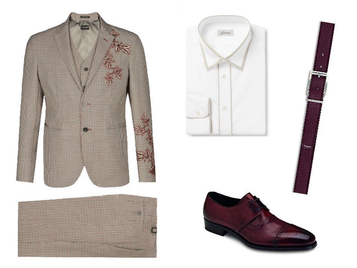 Look atrevido para ir de invitado a una boda. Como en el caso anterior, hay bodas civiles celebradas de día que exigen menos formaliad y puedes aprovechar a sacar tu lado más atrevido. Este traje de Emporio Armani será el centro de todas las miradas, por eso solo debes incluir como complementos una camisa blanca como la que encontrarás en Brioni (420€), un cinturón marrón de Salvatore Ferragamo (CPV) y unos zapatos marrones tipo Oxford también de la firma italiana (CPV).