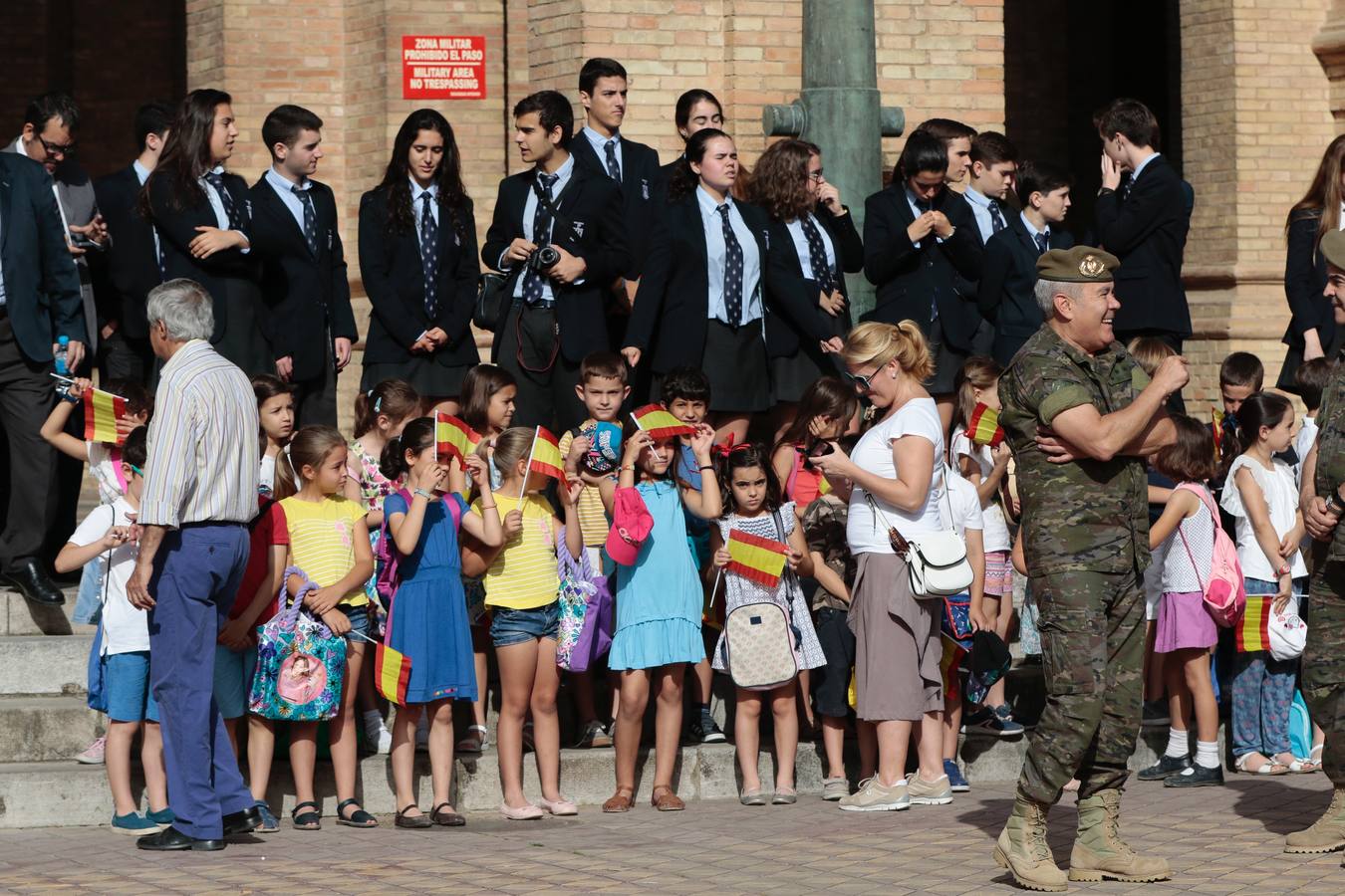 Izado de bandera en Capitanía por el Día de las Fuerzas Armadas