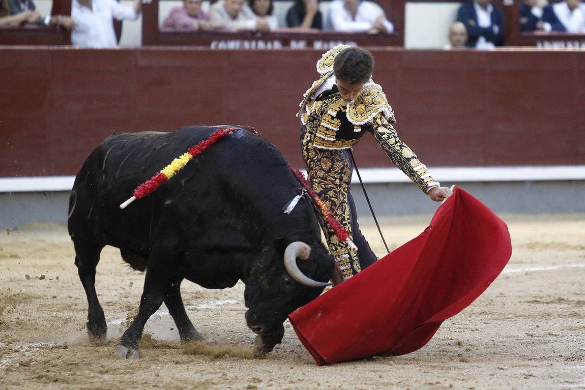 Así fue la faena de Ginés Marín, la primera de dos orejas en San Isidro 2017