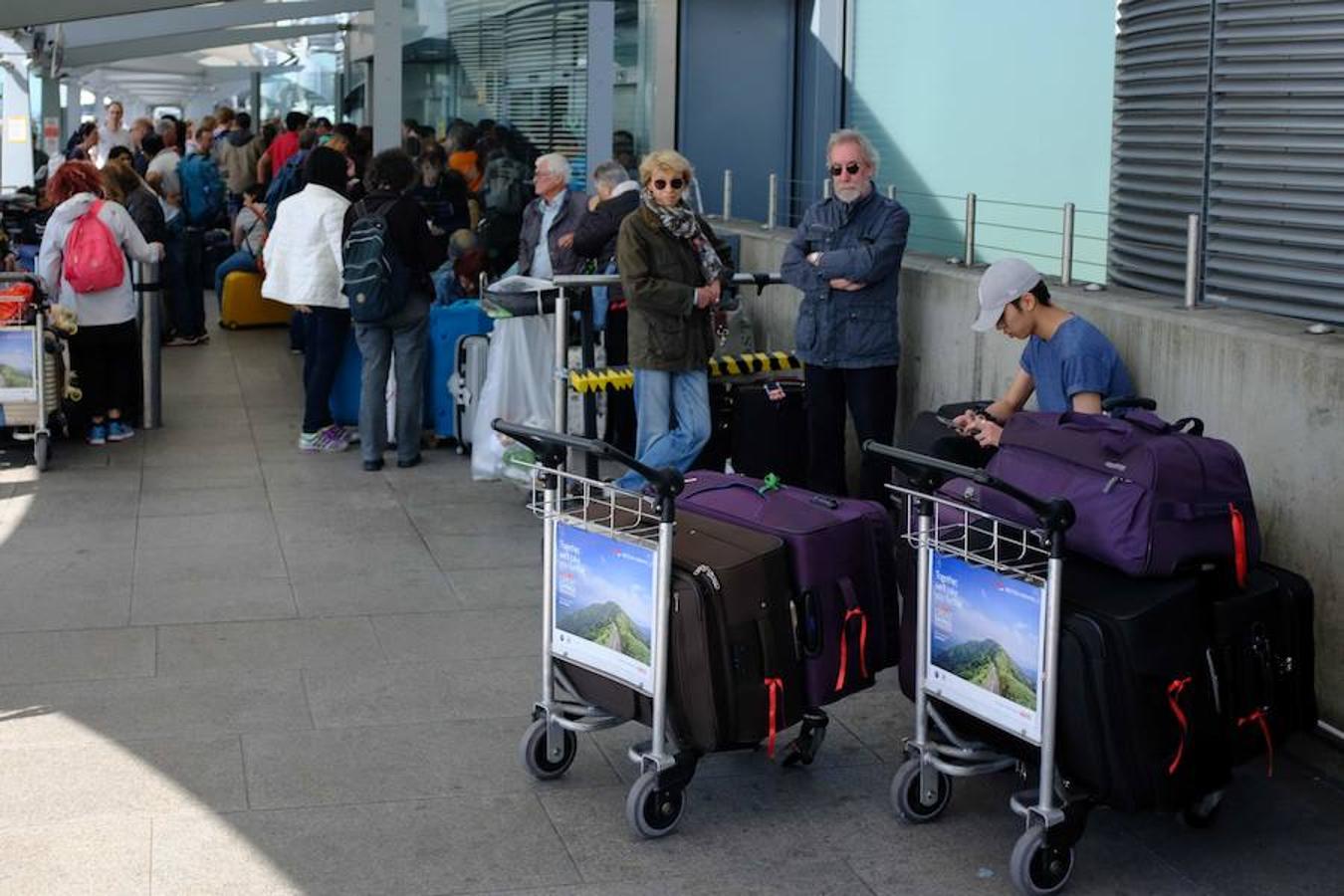 La socia de la compañía española Iberia comenzó a sufrir fallos en sus ordenadores en los aeropuertos londinenses de Heathrow y Gatwick a las once de la mañana de este sábado (una hora más en España). 