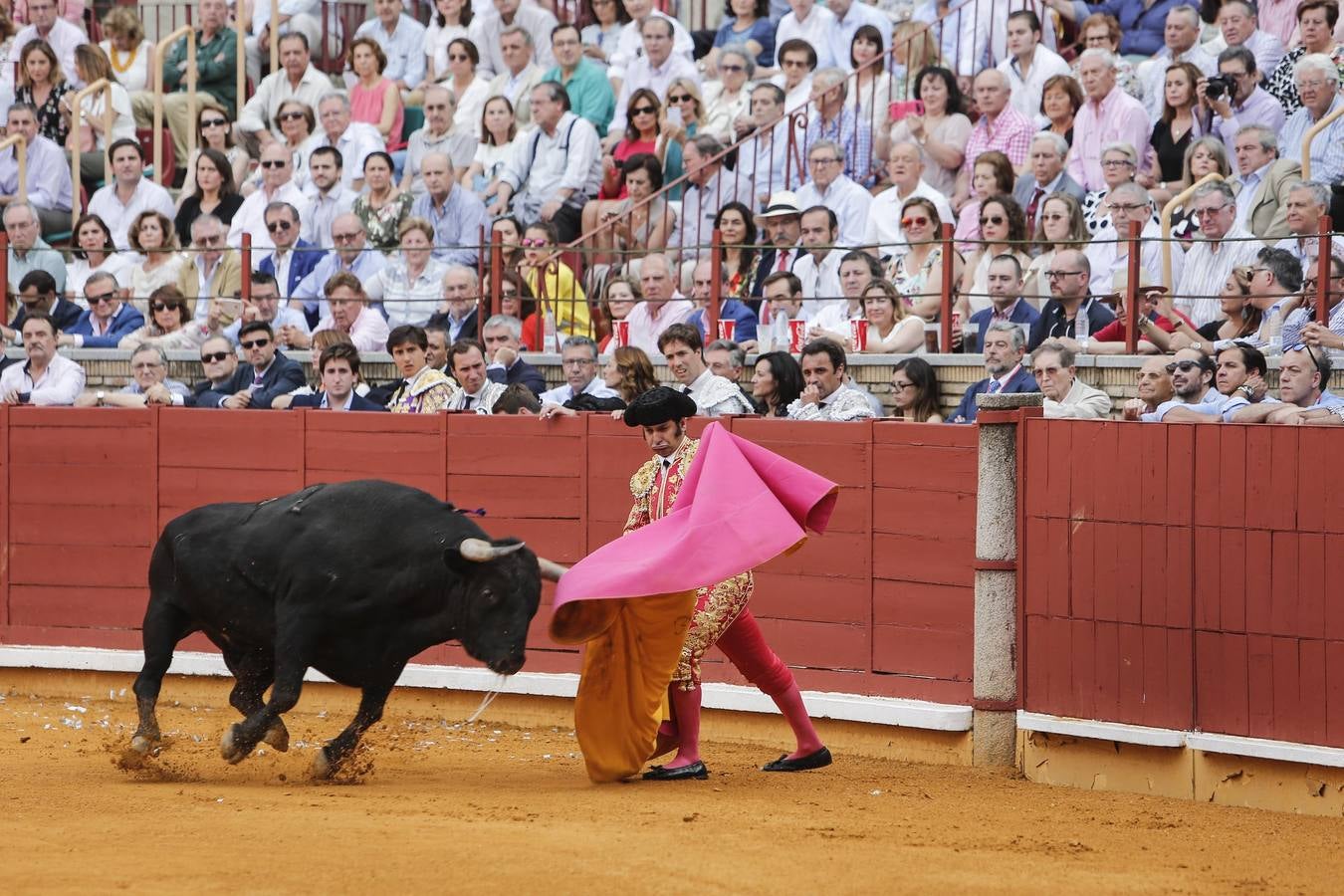 La corrida de Morante, Manzanares y Roca Rey, en imágenes