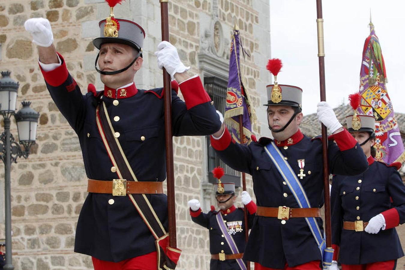 El relevo de guardia del Alcázar, en imágenes