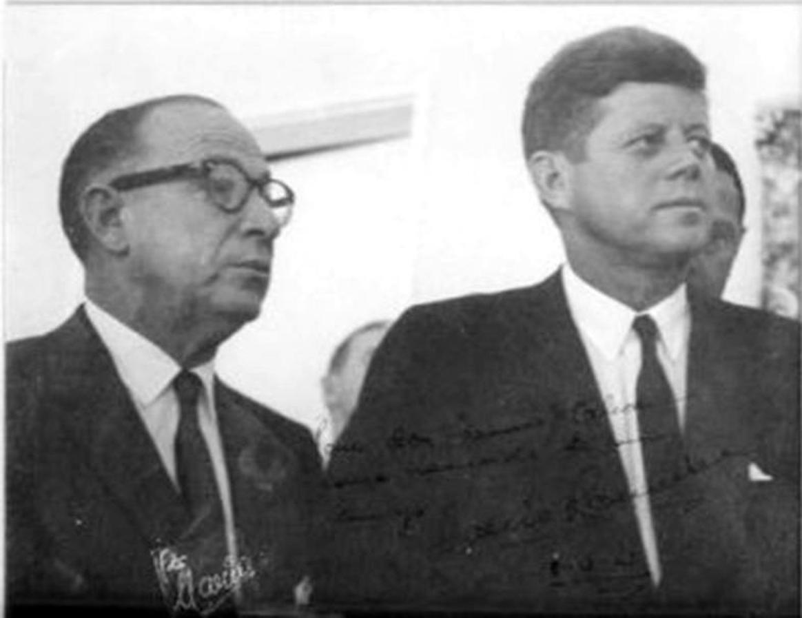 JFK en una visita a Costa Rica junto a Chico Orlich
