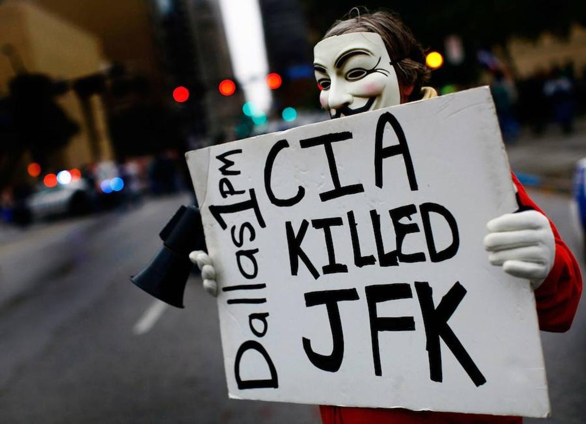Una manifestación en el aniversario de la muerte de Kennedy en 2013 culpa a la CIA. 